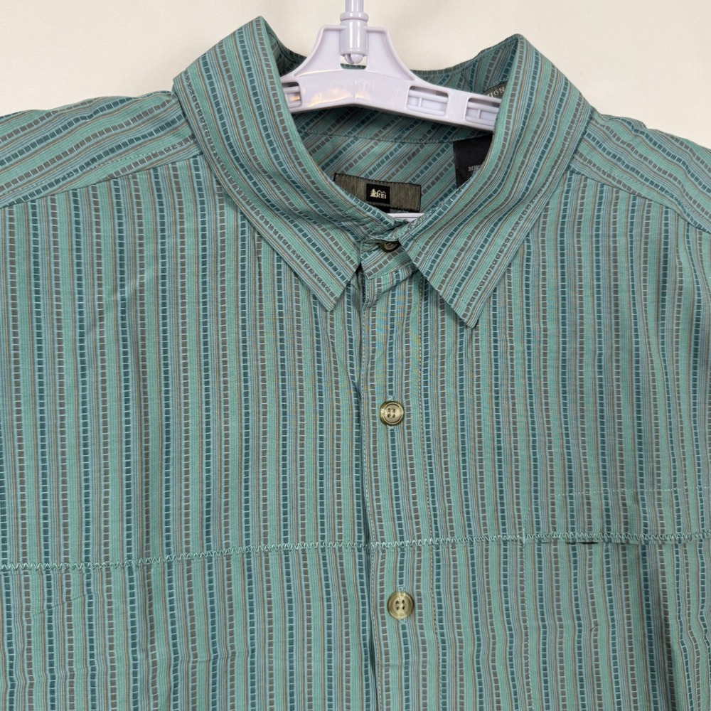 REI Mens Short Sleeve Button Up Shirt UPF 45+ Size XL Green Striped Pocket